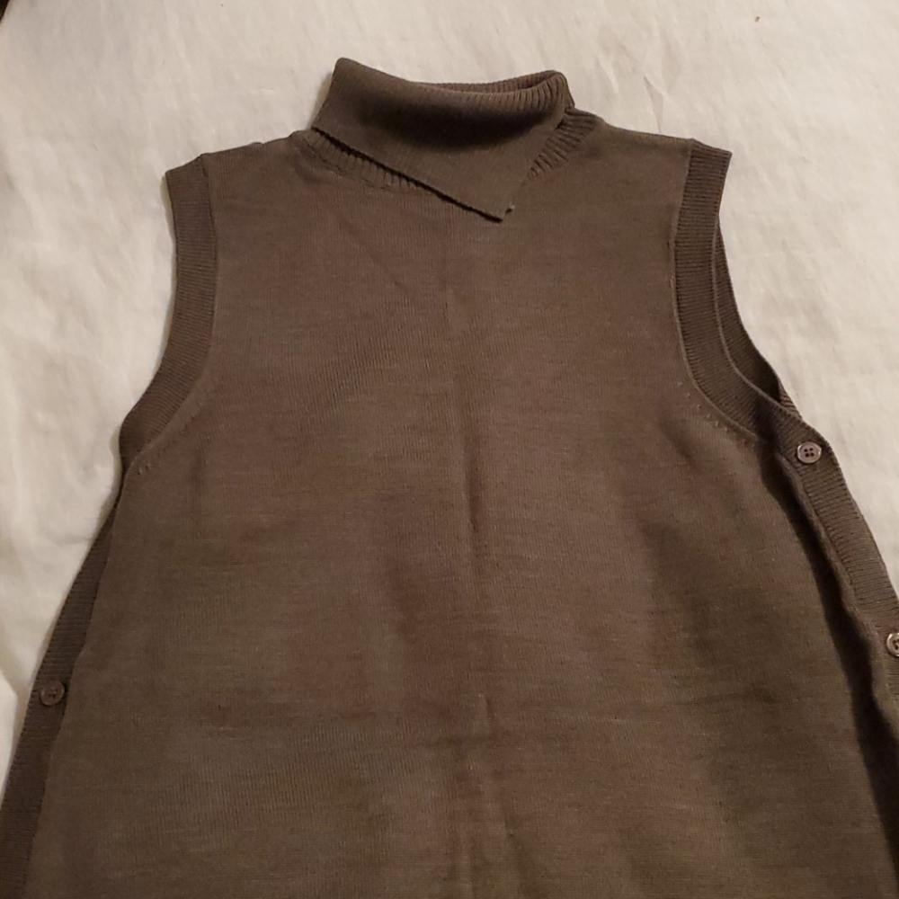 Limited sleeveless sweater size S